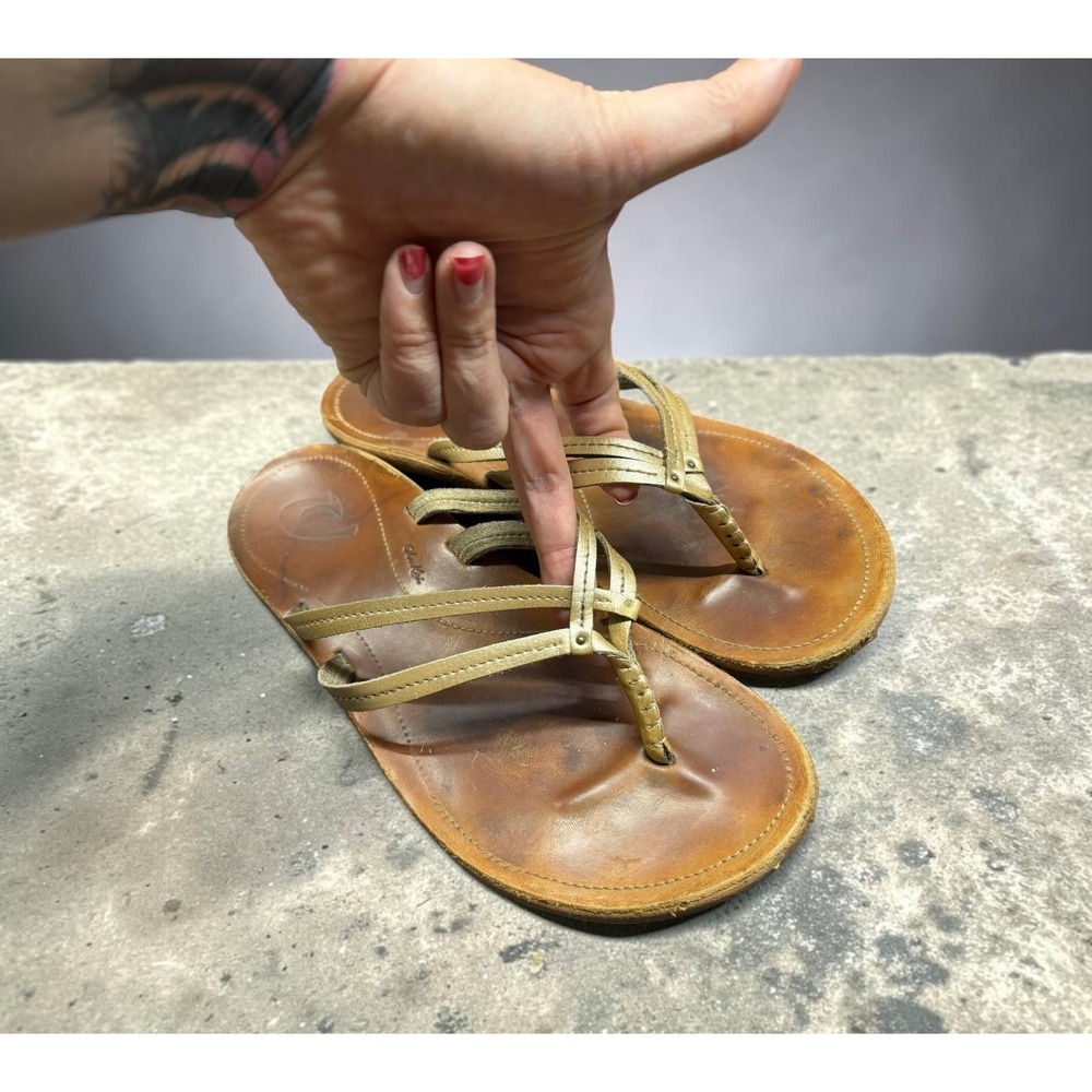 OluKai U'i Women's 10.5 Kapehe Luana Gold Leather Flip Flop Sandals